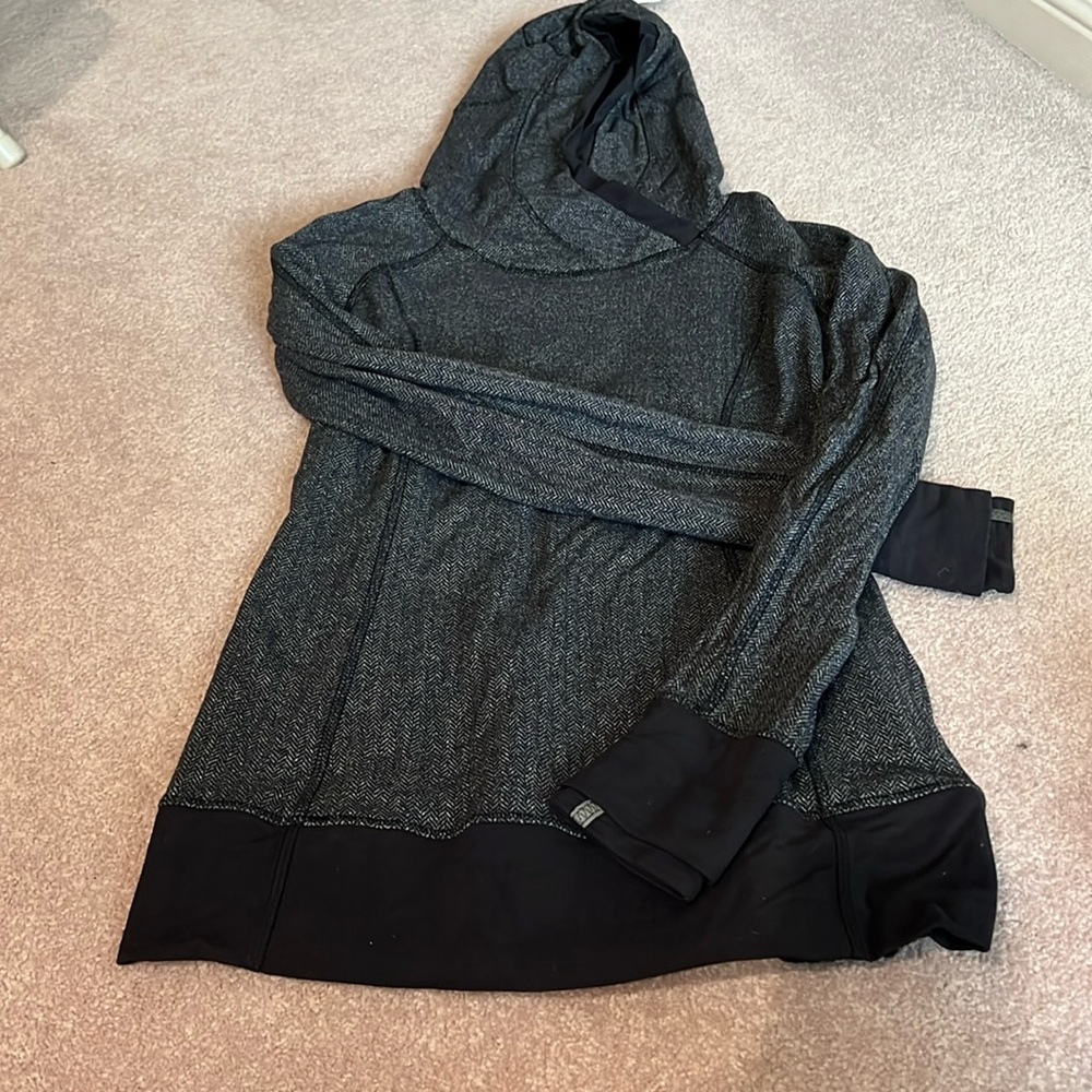 Lululemon long sleeved shirt